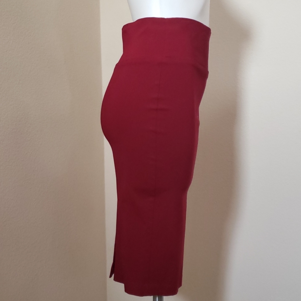A sexy highwaisted pencil skirt - Picture 3 of 6